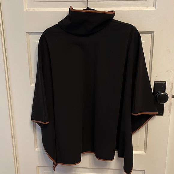 Tuckernuck black cape with leather piping! - Picture 3 of 3